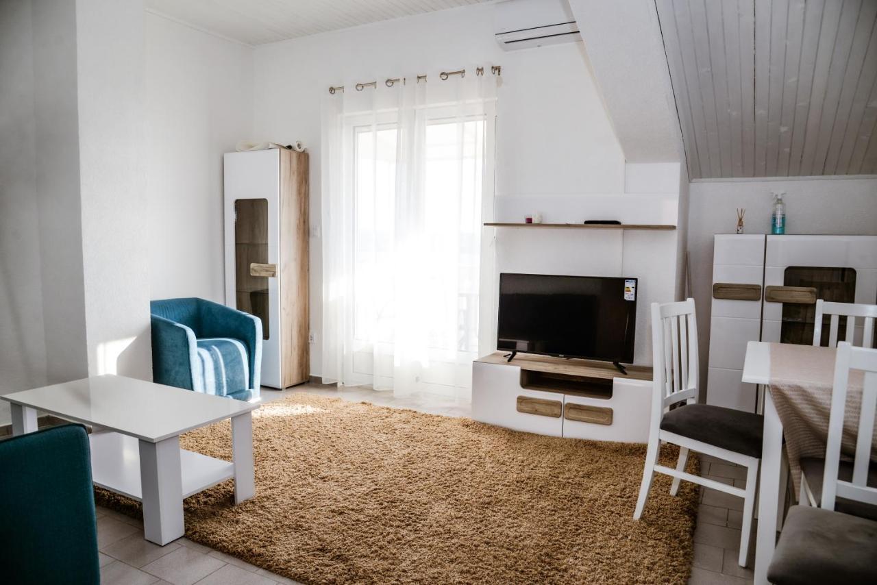 Iker Apartments 蒂瓦特 外观 照片