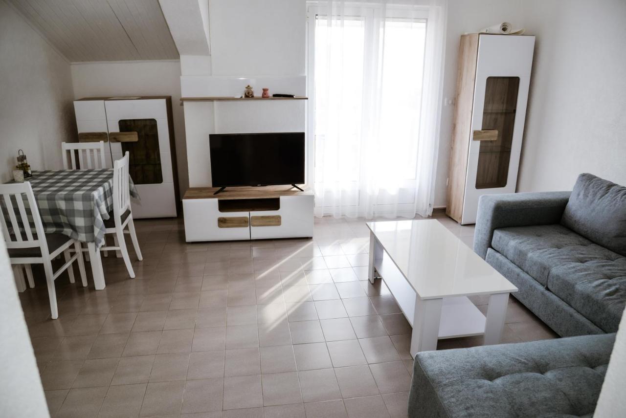 Iker Apartments 蒂瓦特 外观 照片